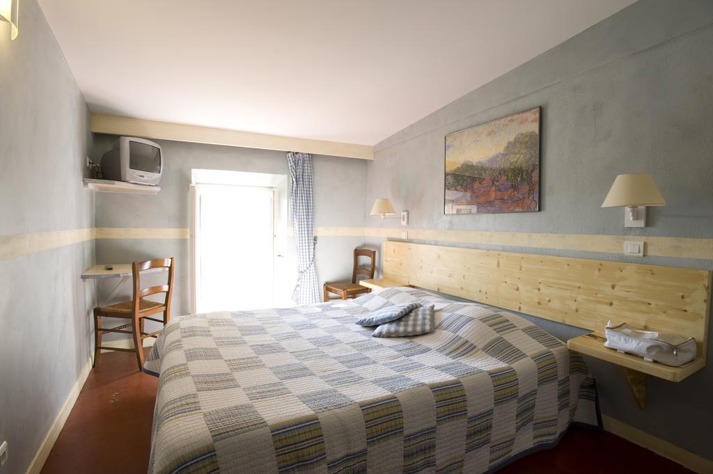 Le Vieux Chateau Aiguines Habitación foto